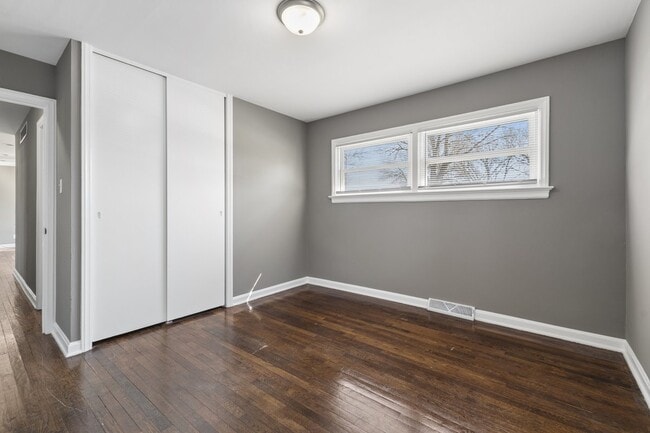 Building Photo - 815 W 187th St