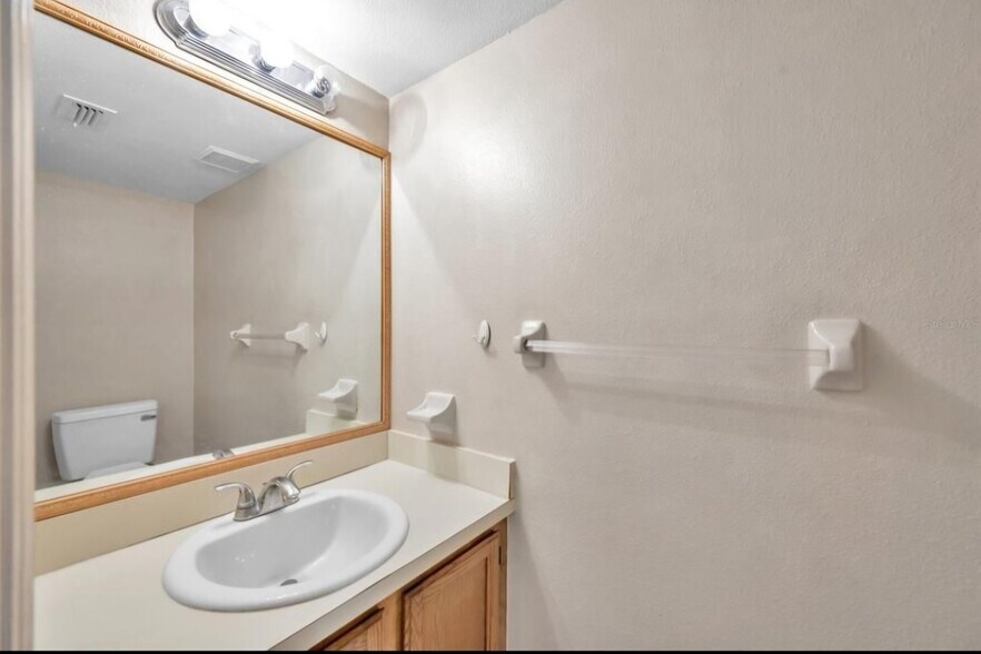 Building Photo - 2124 Fletchers Point Cir