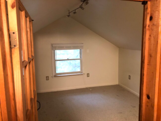 Building Photo - 107 Rockcrest Ridge