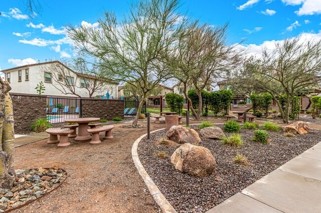 Building Photo - SONORAN FOOTHILLS 4 BEDROOM 2.5 SFH