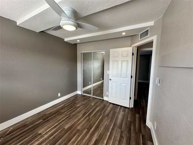 Building Photo - 620 NE 28th St