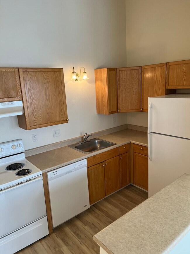 Building Photo - Holly St. - 1307/1309