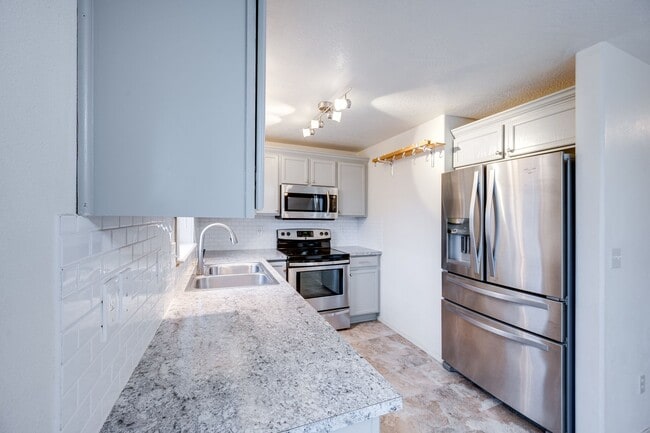 Building Photo - MOVE-IN SPECIAL! Bright & Spacious 4-Bedroom Home in One of Pullman’s Most Desirable Neighborhoods