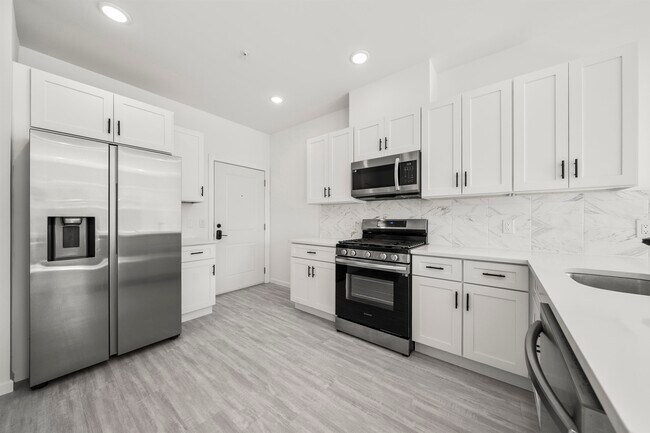 Building Photo - 51 E Main St