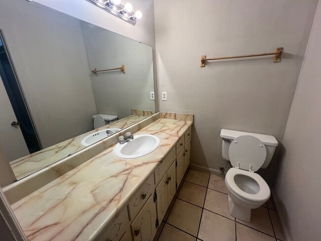 Building Photo - 716 E 33rd St