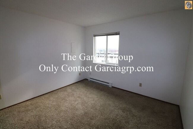 Building Photo - 3712 S Kelly Ave