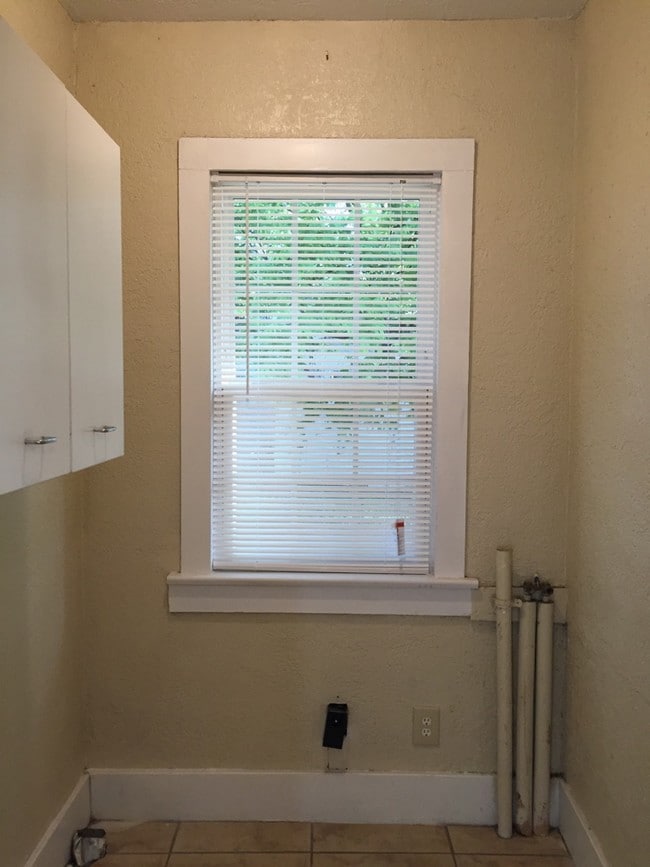 Building Photo - 622 Belle Ave