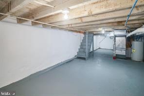 Building Photo - 320 Iona Ave