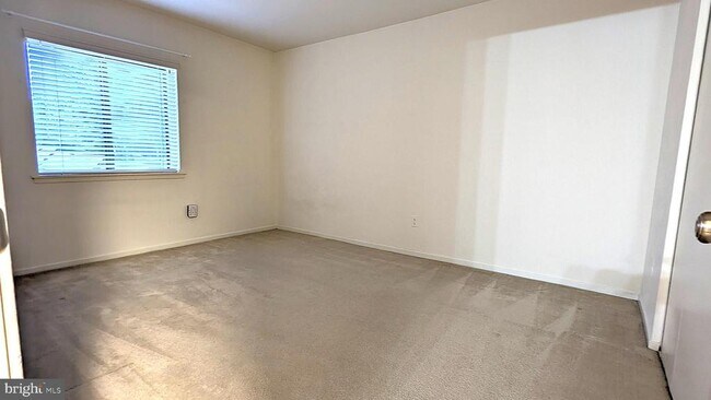 Building Photo - 1657 Parkcrest Cir