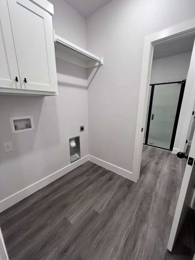 Building Photo - 5807 Viola Ave