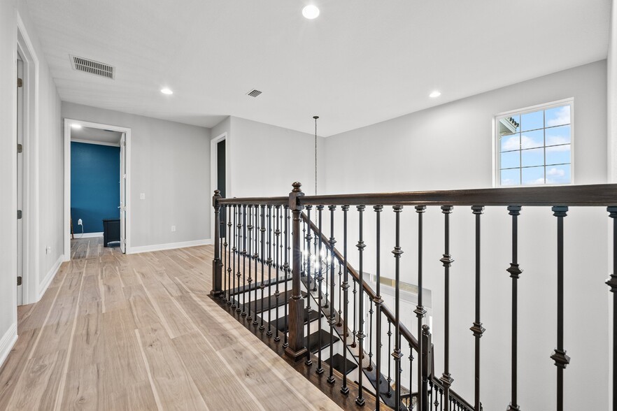 Building Photo - 7484 Ripetta St