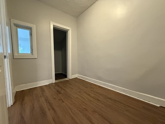 Building Photo - 19 N Lake Ave