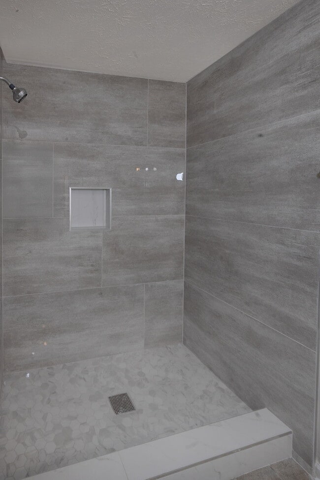 Building Photo - 4527 Fairview Dr