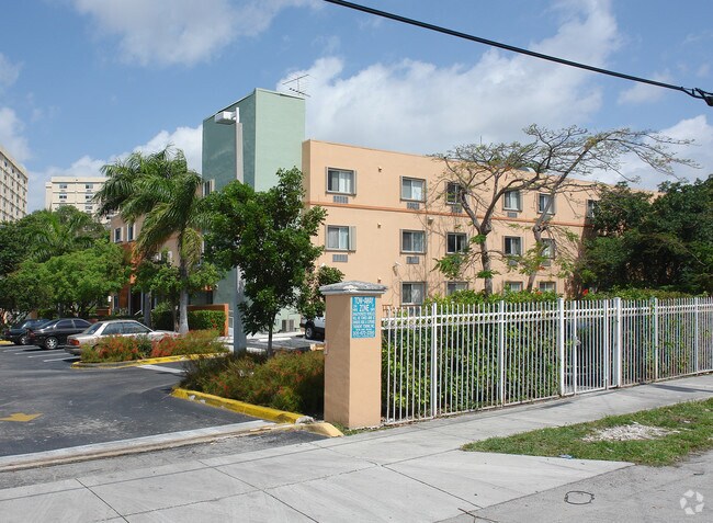 Building Photo - Rivermont House