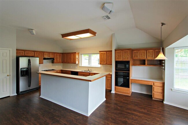 Building Photo - 500 Sophie Ct