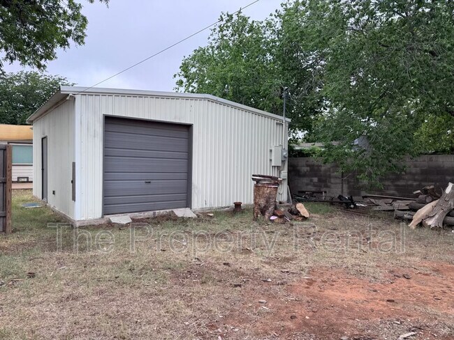 Building Photo - 1604 N Sam Houston Ave