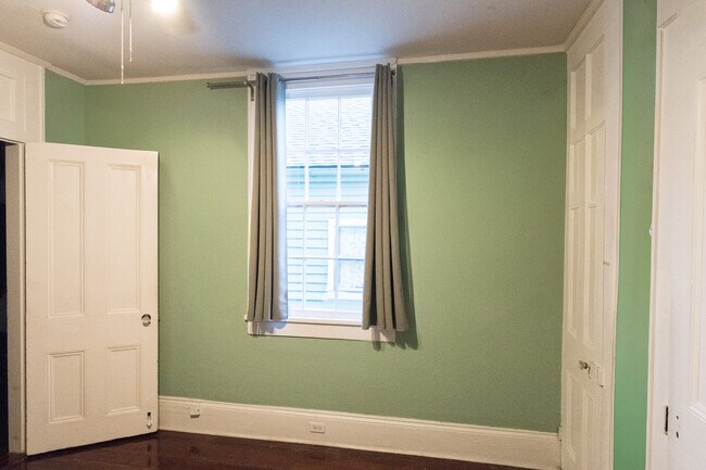 Building Photo - 1116 Mandeville St