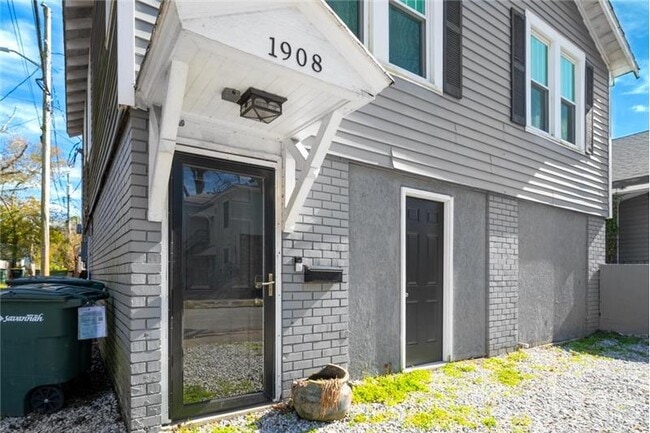 Building Photo - 1908 Paulsen St