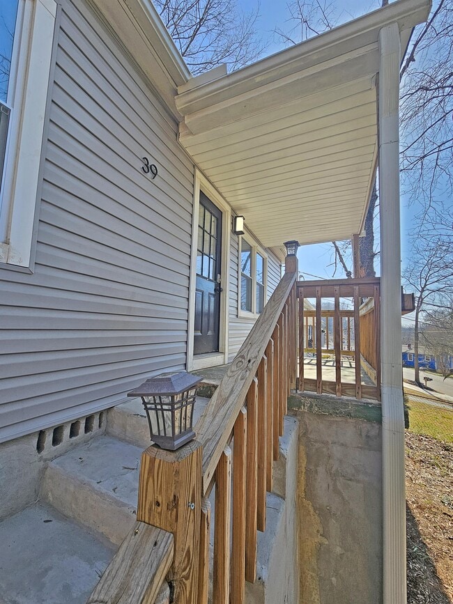 Primary Photo - 39 Baxter St