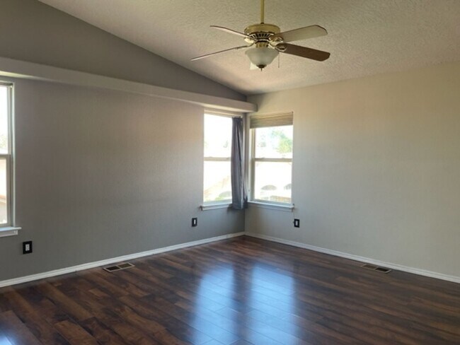 Building Photo - Great Home Near La Cueva