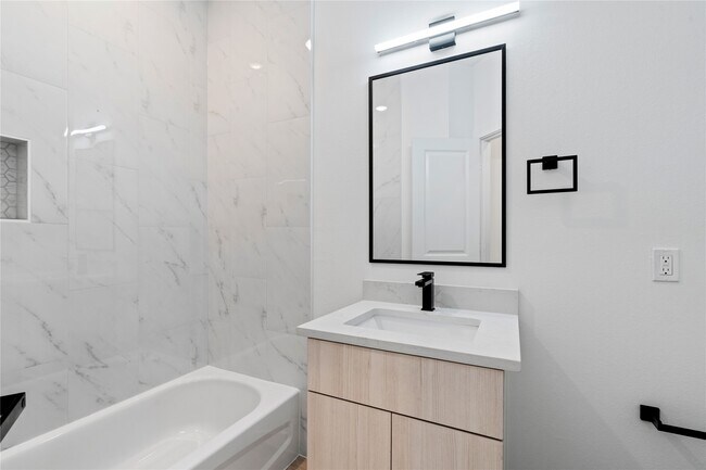 Building Photo - 1031 North Ln