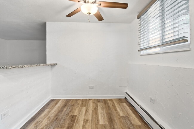 Building Photo - $1,520.95 - 2 bed, 1 bath updated ground floor Condo in Lakewood with In Unit Laundry