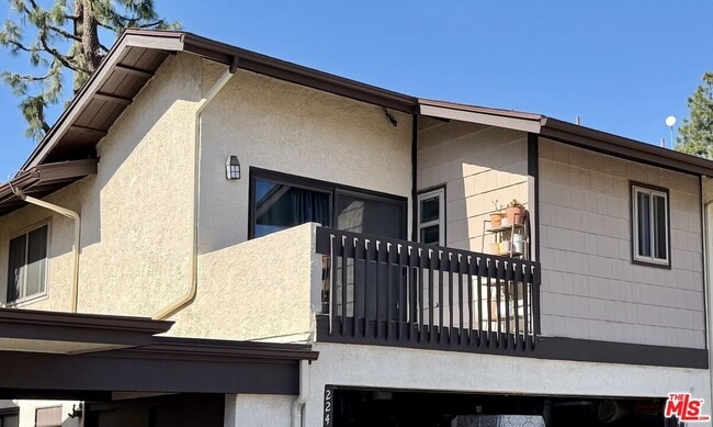 Building Photo - 6716 Clybourn Ave