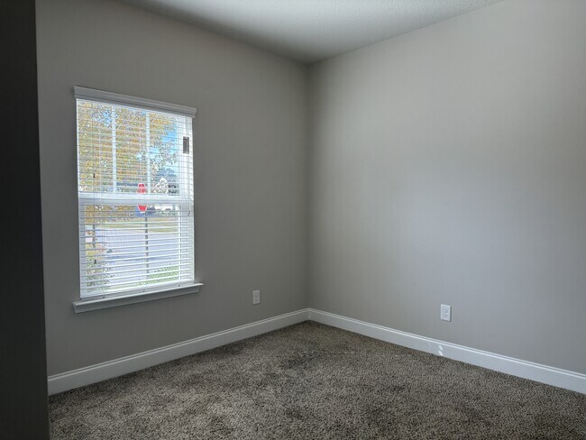 Building Photo - 600 Trellis Square