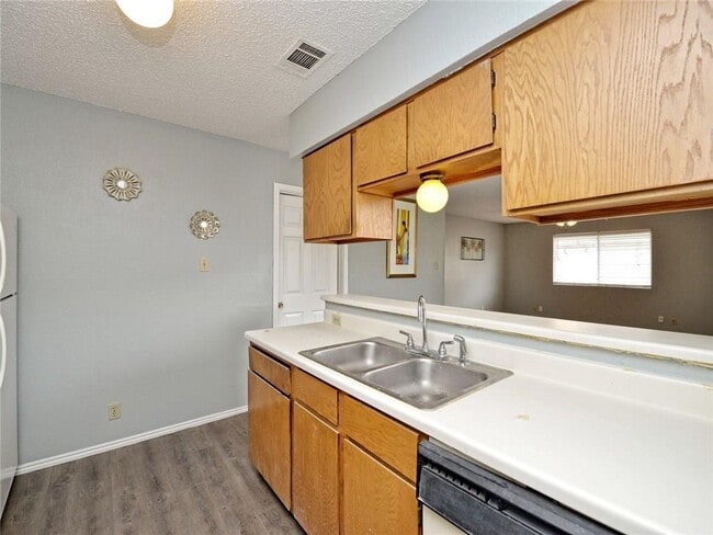 Building Photo - 5809 Spring Meadow Rd