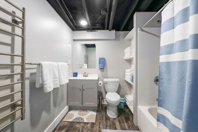 Building Photo - 3576 Portage Point Blvd