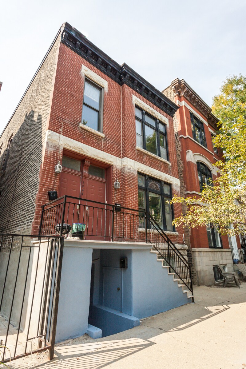 Building Photo - 1944 N Bissell St