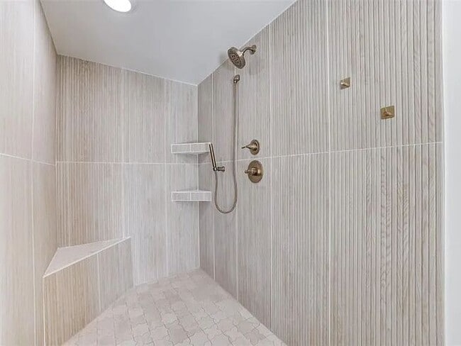 Building Photo - 213 NE 14th St