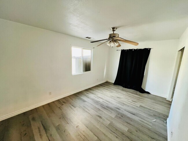 Building Photo - Spacious Single-Story 4 Bedroom Home with Lovely Backyard