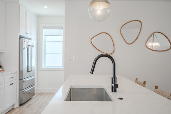 Building Photo - 7207 Gaston Ave