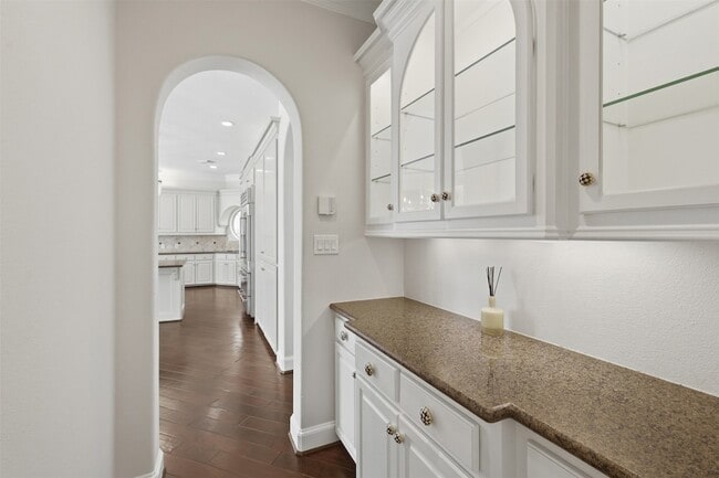 Building Photo - 3315 Riviera Dr