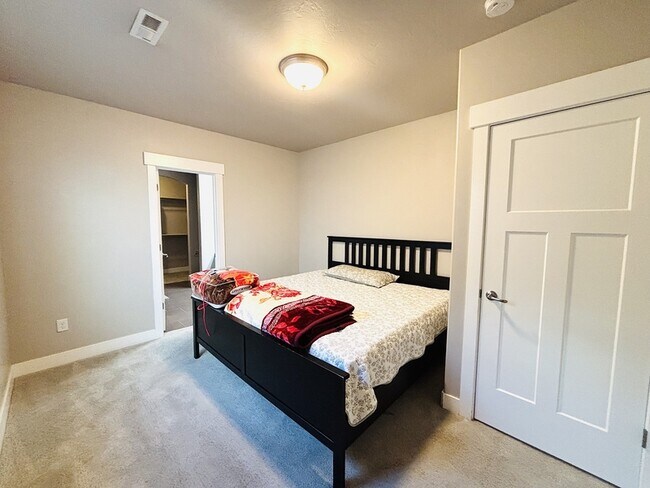 Building Photo - 11528 4055 W