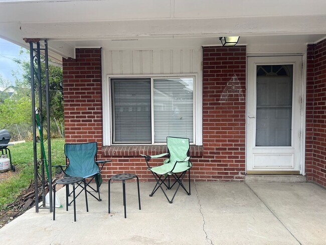 Building Photo - 3 bedroom in Golden with Garage!!!