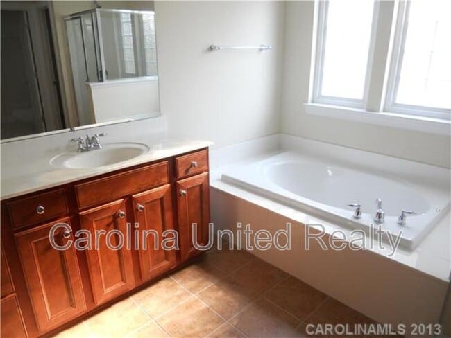 Building Photo - 8536 Sagekirk Ct
