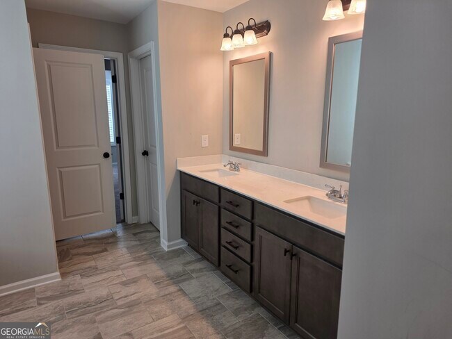 Building Photo - 132 W River Cane Run