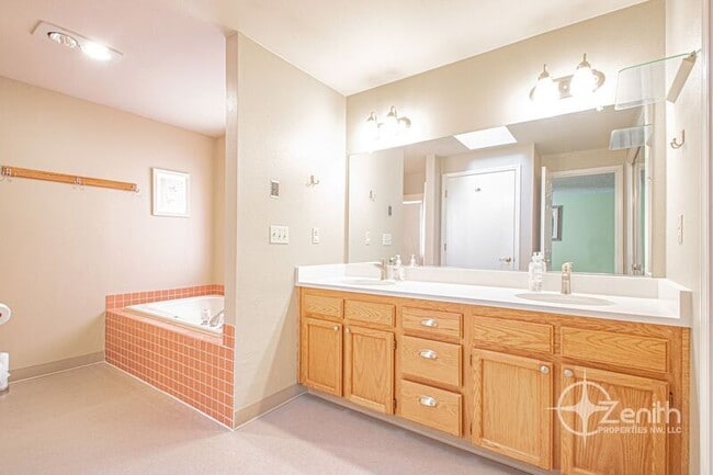 Building Photo - 12018 SE 17th St