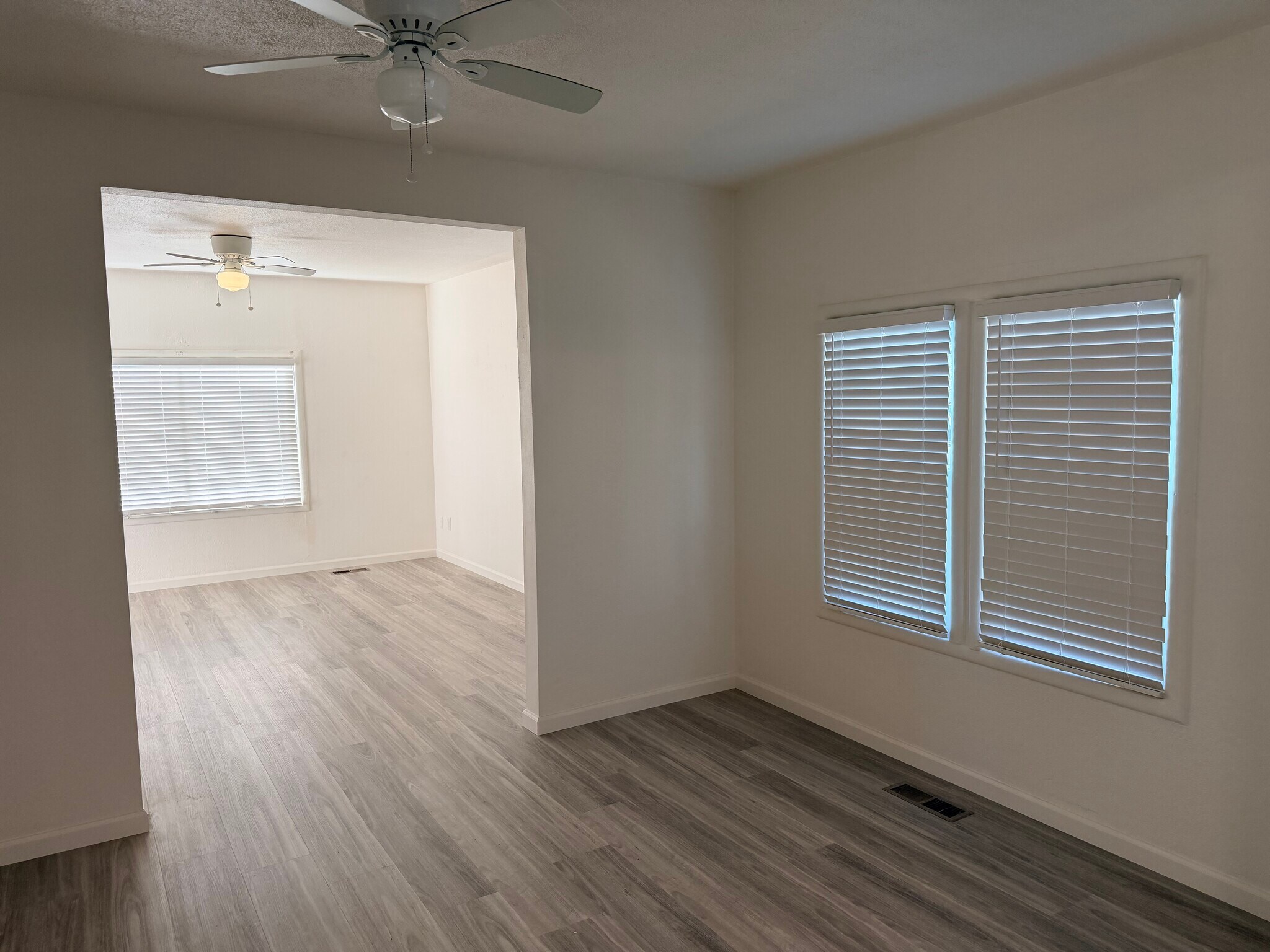 Building Photo - 394 N Livermore Ave