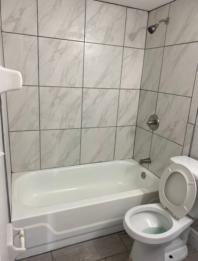 Building Photo - 108 Loredo Ln