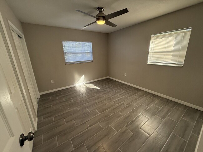 Building Photo - Large workshop available with home!