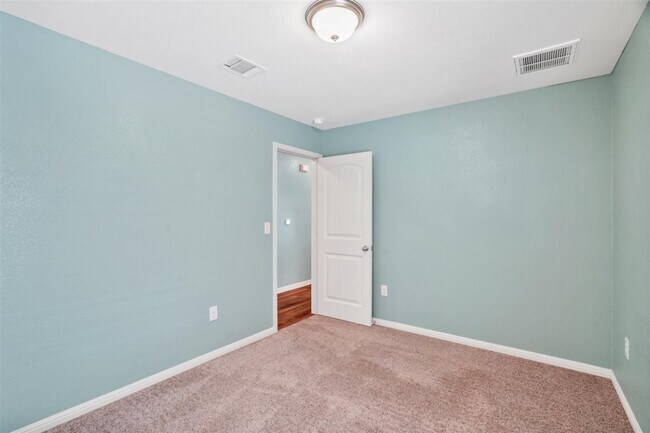 Building Photo - 1425 Fairhaven Gtwy