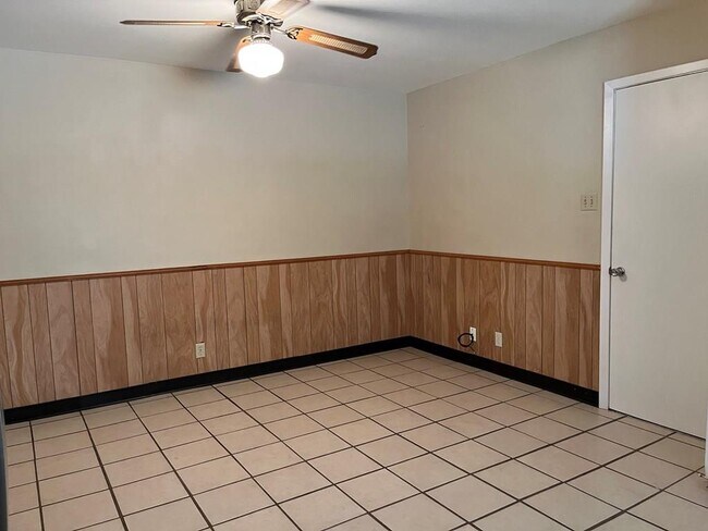 Building Photo - 612 Bluebonnet Dr