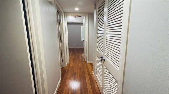 Building Photo - 12117 Sunland St