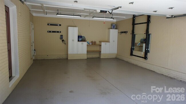 Building Photo - 4400 Woods End Ln