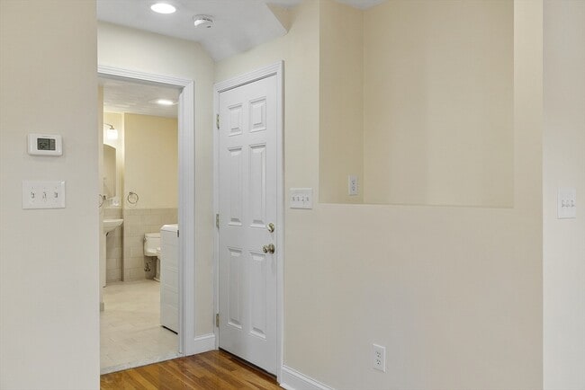 Building Photo - 17 Parker St