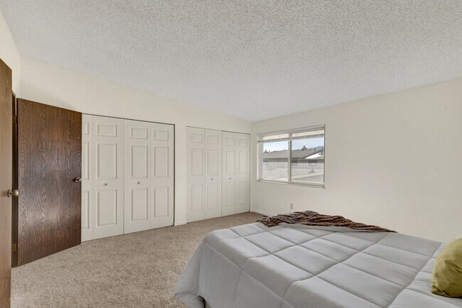 Building Photo - 266 W Rockrimmon Blvd