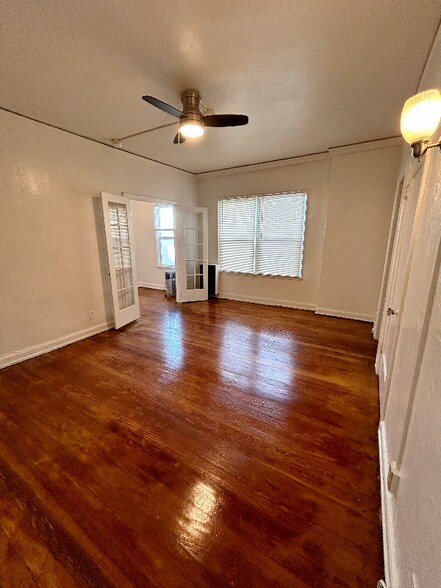 Primary Photo - 1523 N McCadden Pl
